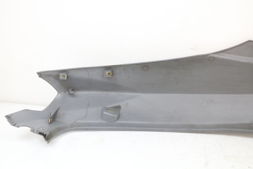 photo de VERKLEIDUNG HINTEN RECHTS PEUGEOT TWEET 125 (2018 - 2021)