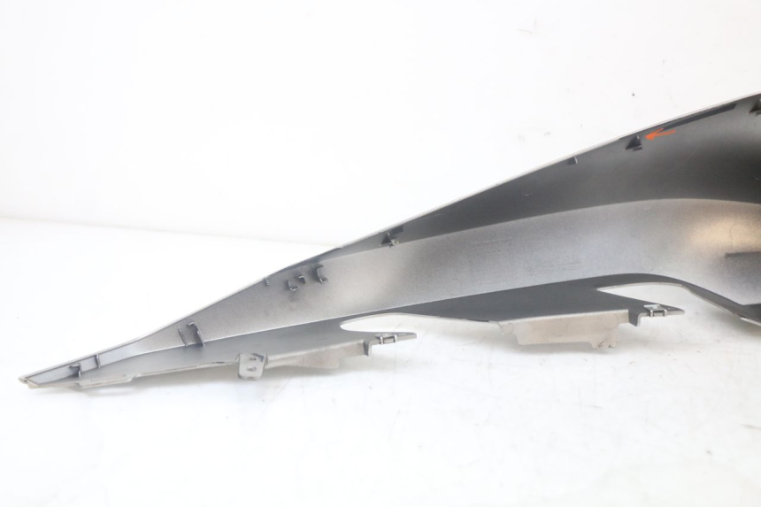 photo de RECHTER HINTERER KOTFLÜGEL YAMAHA XMAX X-MAX ABS 125 (2017 - 2020) - Kennzeichnungen und Originalreferenzen