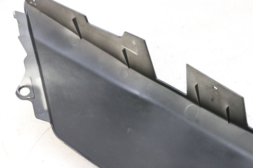 photo de VERKLEIDUNG HINTEN RECHTS YAMAHA X-MAX XMAX 125 (2010 - 2014)