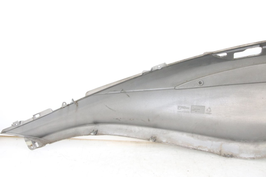 photo de VERKLEIDUNG HINTEN RECHTS PIAGGIO X10 125 (2012 - 2017)