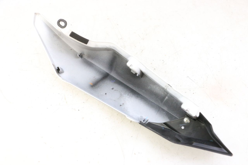 photo de VERKLEIDUNG HINTEN RECHTS YAMAHA XJ6 ABS 600 (2008 - 2016)