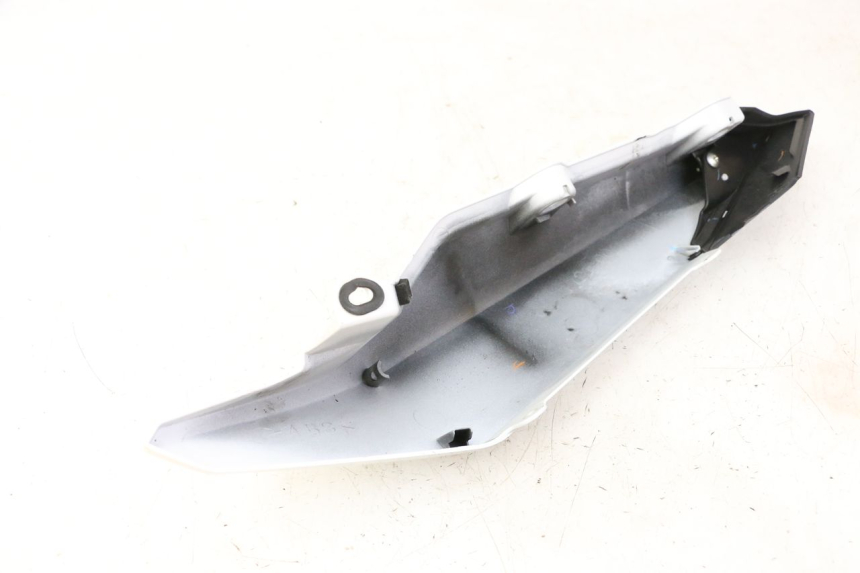 photo de VERKLEIDUNG HINTEN RECHTS YAMAHA XJ6 ABS 600 (2008 - 2016)