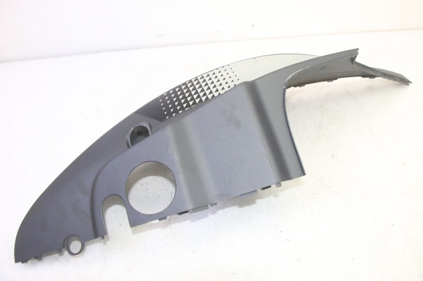 photo de LINKS HINTEN KYMCO AGILITY 4T 50 (2018 - 2022) - Details der Befestigungspunkte