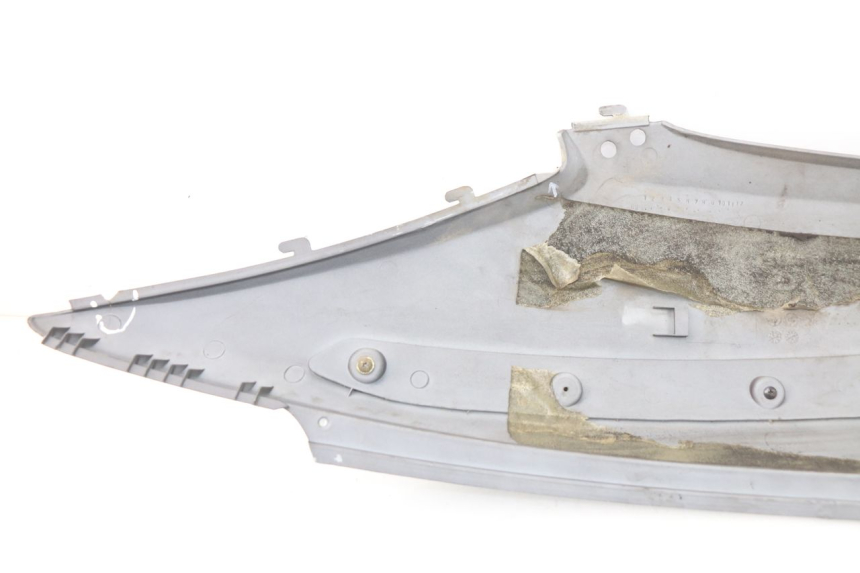 photo de VERKLEIDUNG HINTEN LINKS SYM GTS EVO 125 (2009 - 2013)