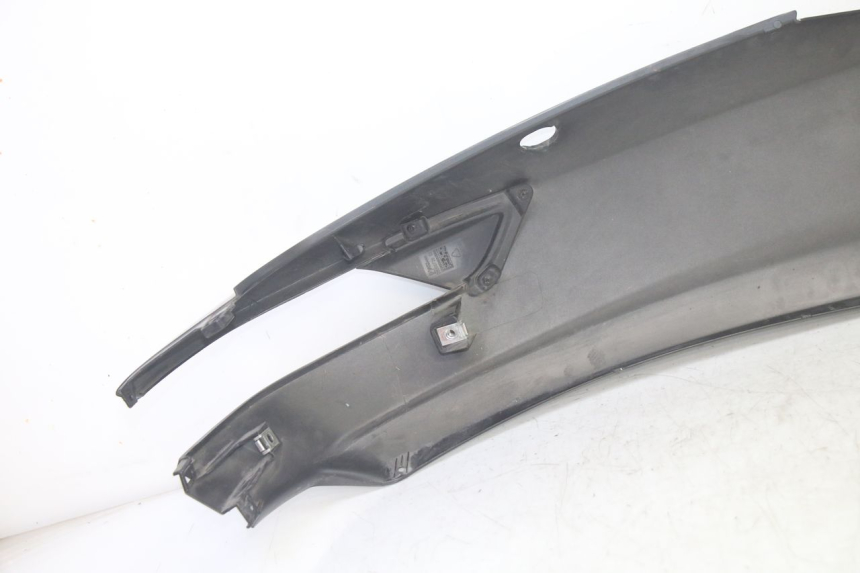 photo de VERKLEIDUNG HINTEN LINKS PIAGGIO MP3 HPE 350 (2018 - 2020) - Oberflächenzustand und Material