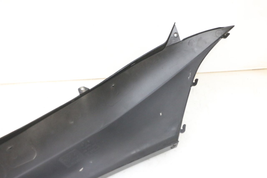 photo de VERKLEIDUNG HINTEN LINKS PIAGGIO MP3 HPE 300 (2019 - 2026) - Zoom auf Gebrauchszustand