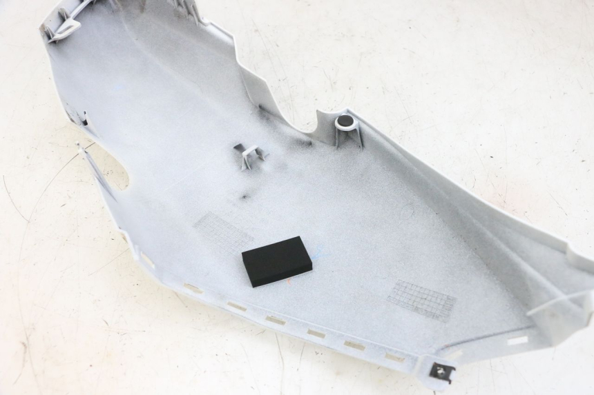 photo de VERKLEIDUNG HINTEN LINKS YAMAHA NEO'S CORE 1 (2022 - 2026) - Technische Nahaufnahme