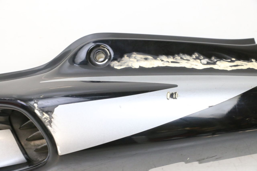 photo de VERKLEIDUNG HINTEN LINKS HONDA NSR R 125 (1994 - 2003) - Fokus auf die Struktur