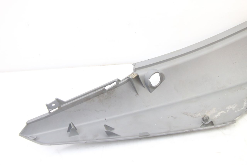 photo de VERKLEIDUNG HINTEN LINKS SYM ORBIT III 3 4T 50 (2021 - 2025) - Oberflächenzustand und Material