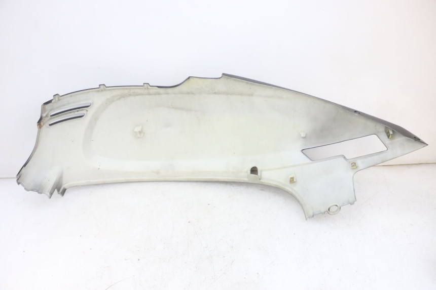 photo de VERKLEIDUNG HINTEN LINKS EFUN PUSA 1 - Zoom auf Gebrauchszustand