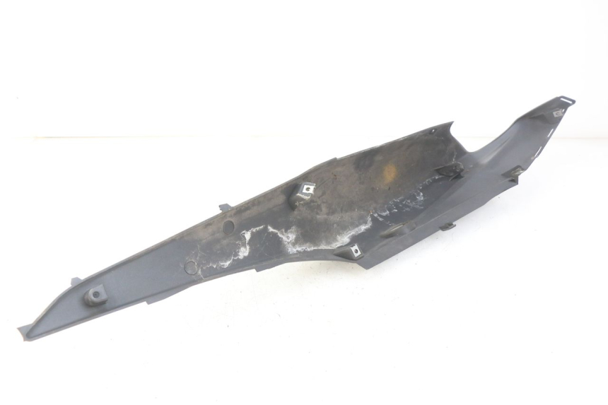 photo de LINKES HINTERES SEITENTEIL SUZUKI SIXTEEN 125 (2008 - 2010)