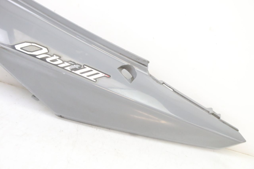 photo de HINTERE LINKE SEITENVERKLEIDUNG SYM ORBIT III 3 4T 50 (2018 - 2021)
