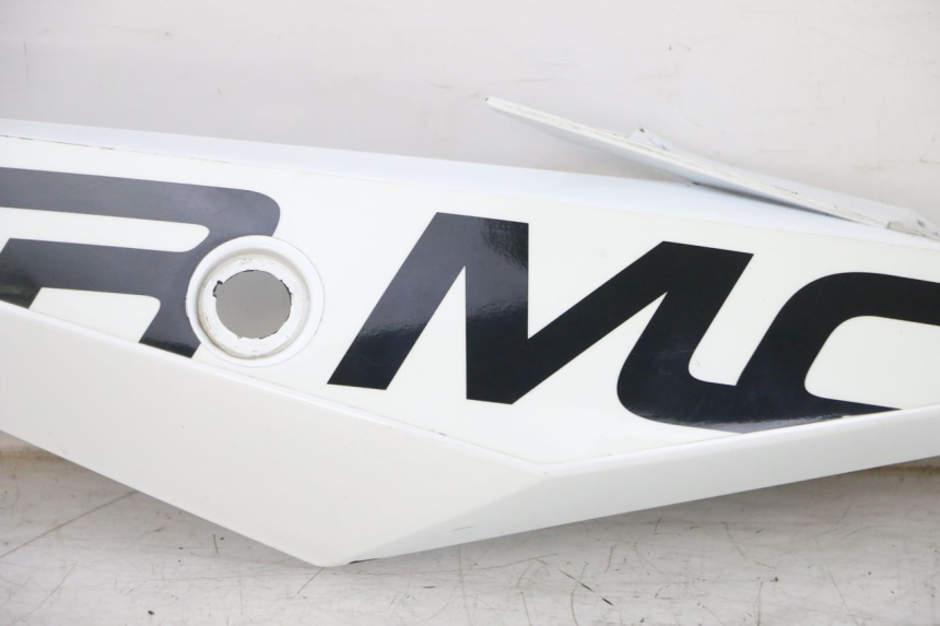 photo de VERKLEIDUNG HINTEN LINKS KSR TR SM 50 (2015 - 2018) - Kennzeichnungen und Originalreferenzen