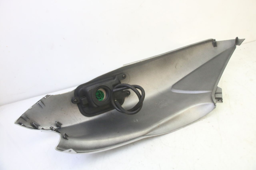 photo de VERKLEIDUNG HINTEN LINKS YAMAHA YP MAJESTY 125 (2002 - 2006) - Oberflächenzustand und Material