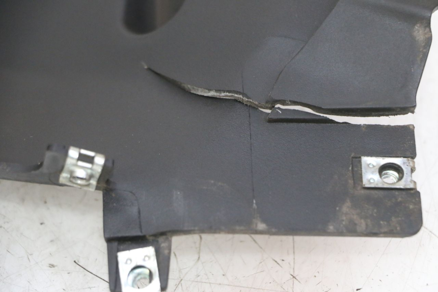 photo de FRONTVERKLEIDUNG RECHTS QUADRO 4 4D 350 (2015 - 2018)