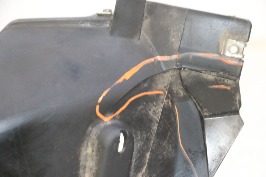 photo de FRONTVERKLEIDUNG RECHTS QUADRO 4 4D 350 (2015 - 2018)