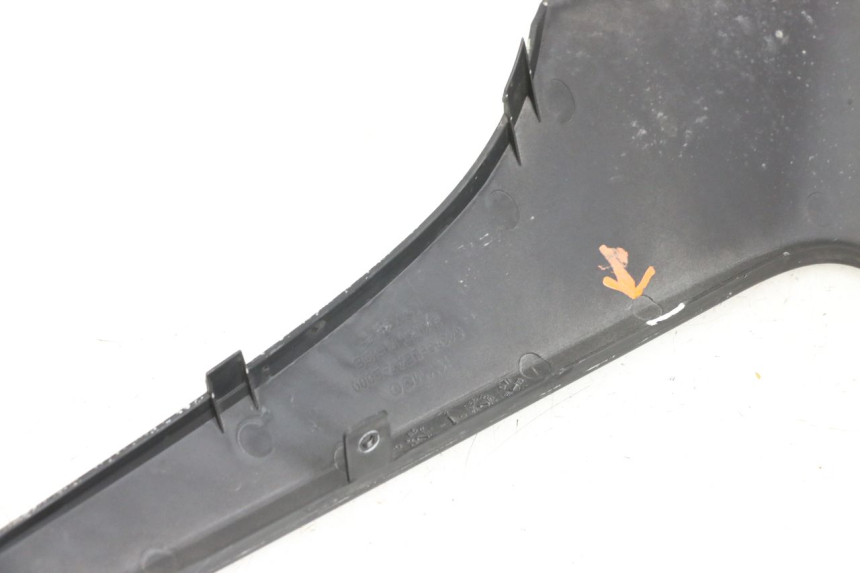 photo de FRONTVERKLEIDUNG RECHTS KYMCO DINK STREET 125 (2009 - 2014) - Zoom auf Gebrauchszustand