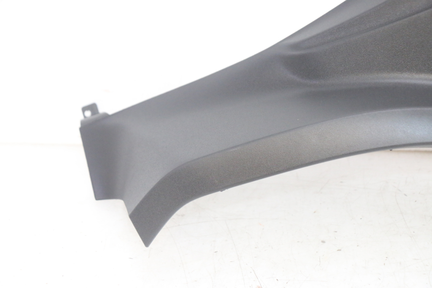 photo de FRONTVERKLEIDUNG RECHTS PIAGGIO MP3 HPE 300 (2019 - 2026) - Zoom auf Gebrauchszustand