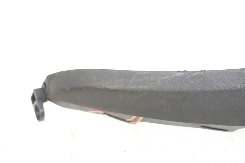 photo de FRONTVERKLEIDUNG RECHTS PIAGGIO MP3 500 (2016 - 2018) - Details der Befestigungspunkte