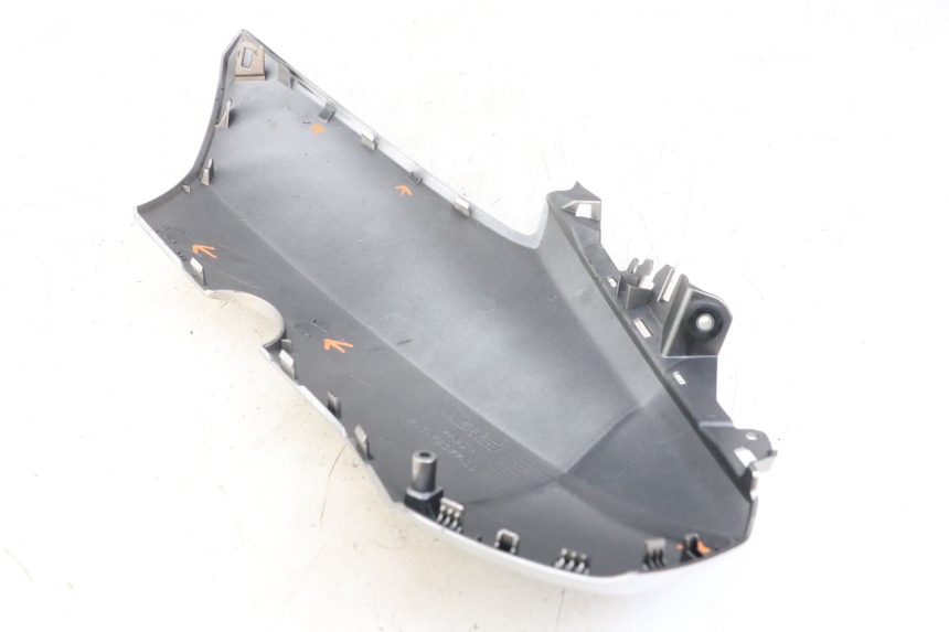 photo de RECHTES VORDERES SEITENTEIL YAMAHA XMAX X-MAX ABS 125 (2017 - 2020) - Zoom auf Gebrauchszustand