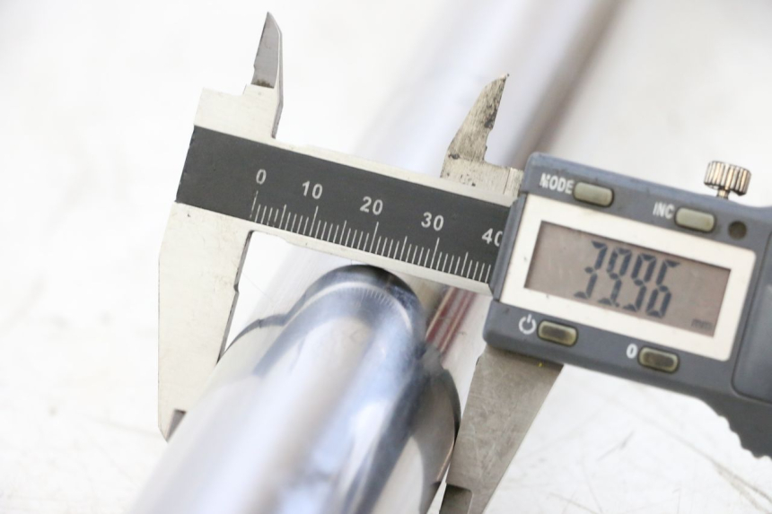 photo de STANDROHR RECHT KAWASAKI GPZ RX 1000 (1986 - 1988) - Detailansicht des Bauteils