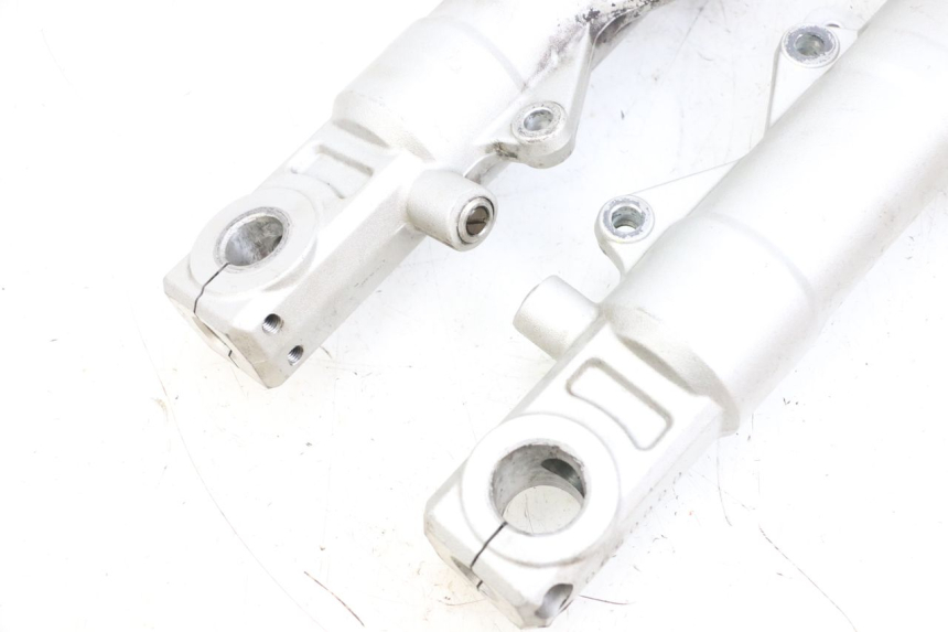 photo de STANDROHR YAMAHA FJR ABS 1300 (2006 - 2012) - Charakteristische Merkmale