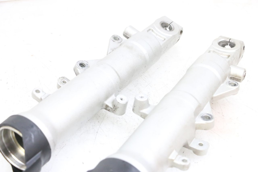 photo de STANDROHR YAMAHA FJR ABS 1300 (2006 - 2012) - Details der Befestigungspunkte