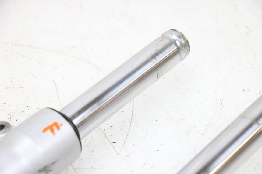 photo de STANDROHR PEUGEOT KISBEE 4T 50 (2018 - 2022) - Details der Befestigungspunkte