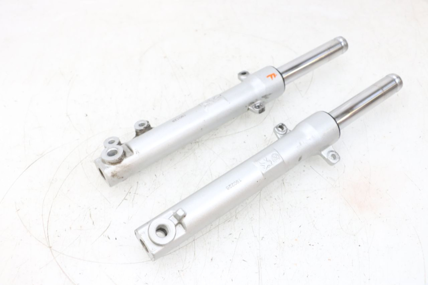 photo de STANDROHR PEUGEOT KISBEE 4T 50 (2018 - 2022) - Oberflächenzustand und Material