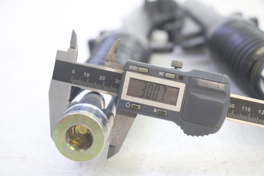 photo de STANDROHR JM MOTORS SANTANA EVO 50 (2024 - 2026) - Details der Befestigungspunkte