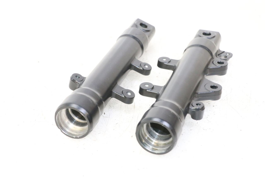 photo de STANDROHR YAMAHA XMAX X-MAX 125 (2021 - 2025) - Details der Befestigungspunkte