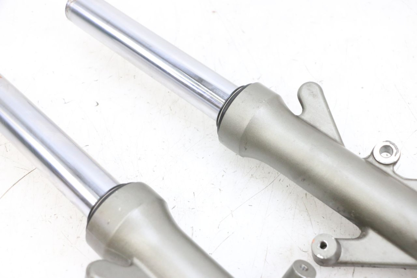 photo de STANDROHR YAMAHA YP MAJESTY 125 (2002 - 2006) - Zoom auf Komponenten