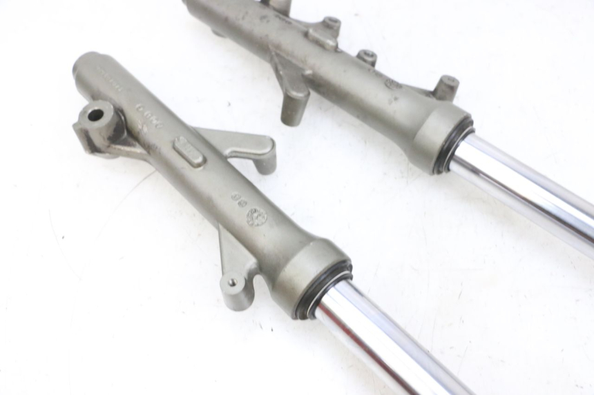 photo de STANDROHR YAMAHA YP MAJESTY 125 (2002 - 2006) - Oberflächenzustand und Material