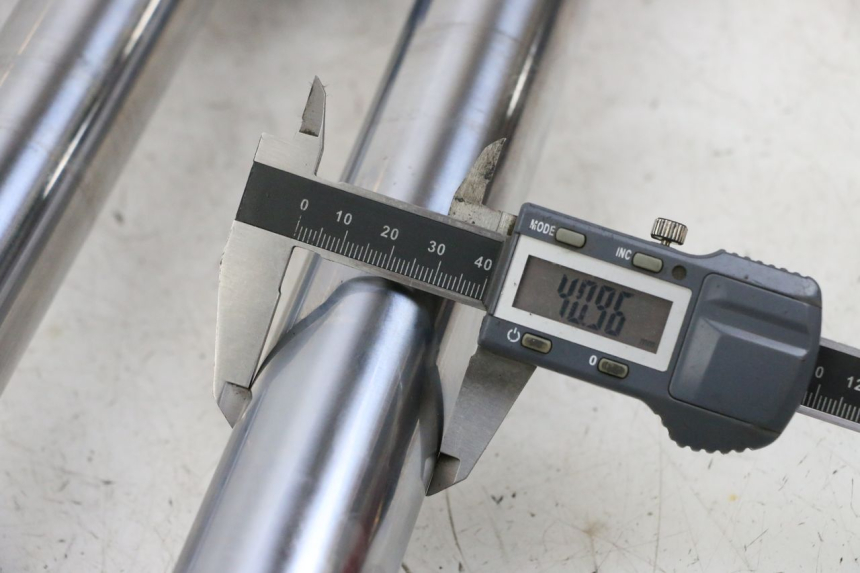 photo de STANDROHR KAWASAKI ZR 7 750 (1999 - 2001) - Zoom auf Gebrauchszustand