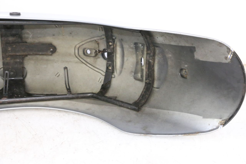 photo de HINTEN KOTFLÜGEL HYOSUNG GV AQUILA 125 (2000 - 2004)