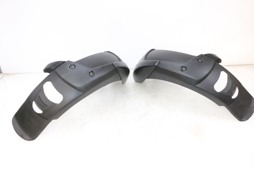 photo de KOTFLÜGEL VORNE PIAGGIO MP3 HPE 300 (2019 - 2026) - Kennzeichnungen und Originalreferenzen