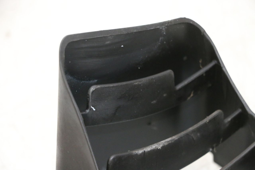 photo de LINKS KUÂœHLER VERKLEIDUNG PIAGGIO VESPA GTS SUPER IE 125 (2009 - 2016) - Detailansicht des Bauteils