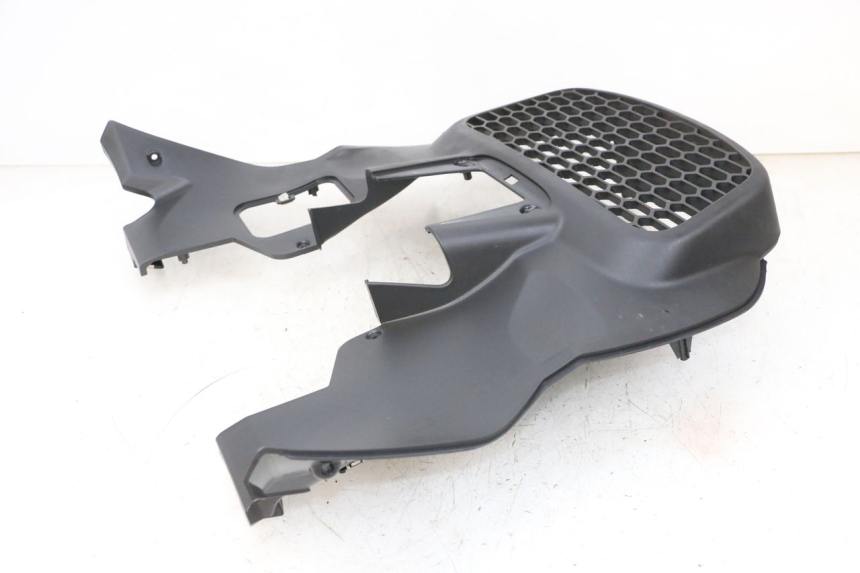 photo de KÃœHLER VERKLEIDUNG PIAGGIO MP3 HPE 300 (2019 - 2026) - Details der Befestigungspunkte