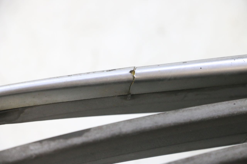 photo de KÃœHLER VERKLEIDUNG PIAGGIO MP3 LT 300 (2010 - 2016) - Details der Befestigungspunkte