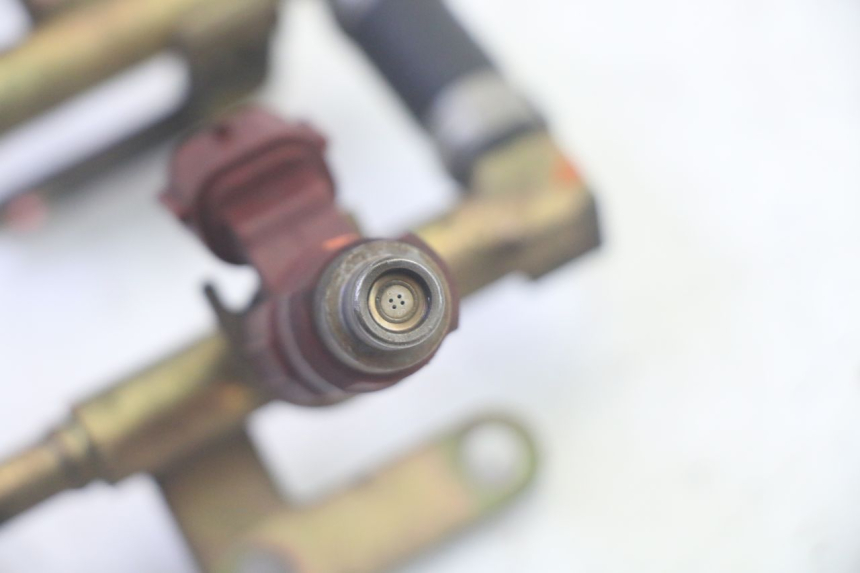 photo de EINSPRITZVENTILE SUZUKI DL V STROM 1000 (2002 - 2007) - Geprüftes Gebrauchtteil