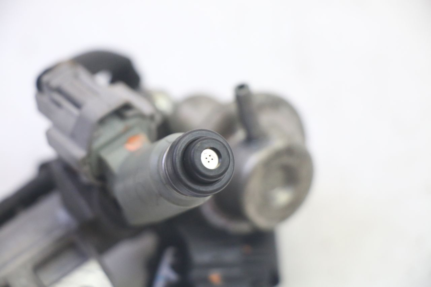 photo de EINSPRITZVENTILE YAMAHA TDM ABS 900 (2002 - 2014) - Details der Befestigungspunkte