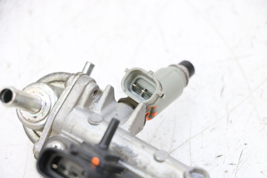 photo de EINSPRITZVENTILE YAMAHA TDM ABS 900 (2002 - 2014) - Weitere Ansicht des Artikels