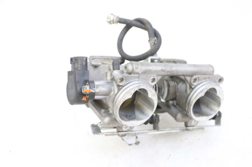 photo de EINSPRITZANLAGE YAMAHA TDM ABS 900 (2002 - 2014) - Details der Befestigungspunkte