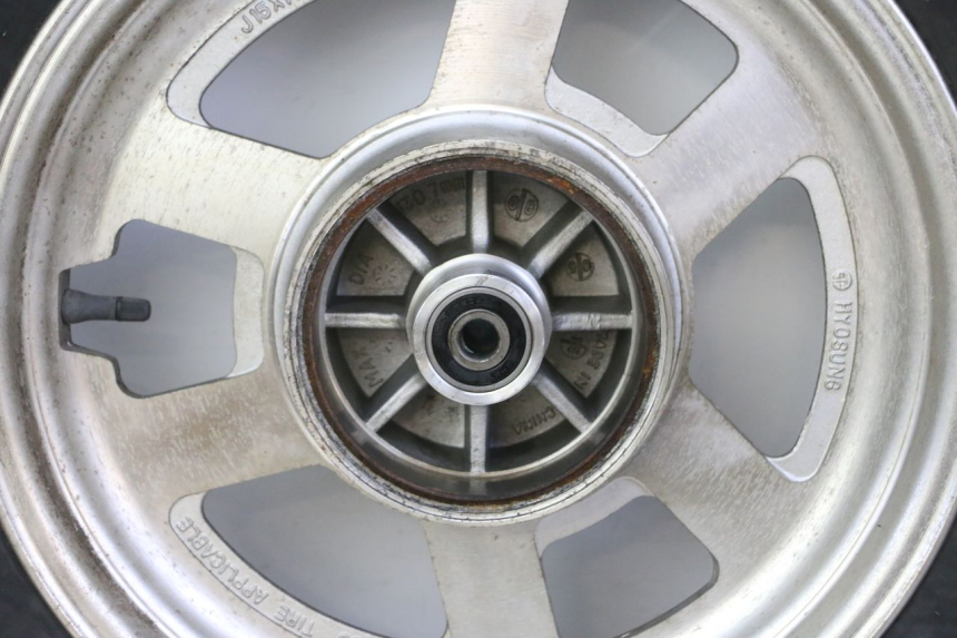 photo de HINTERRADFELGE UND REIFEN HYOSUNG GV AQUILA 125 (2000 - 2004)