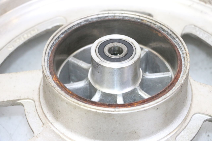 photo de HINTERRADFELGE UND REIFEN HYOSUNG GV AQUILA 125 (2000 - 2004)