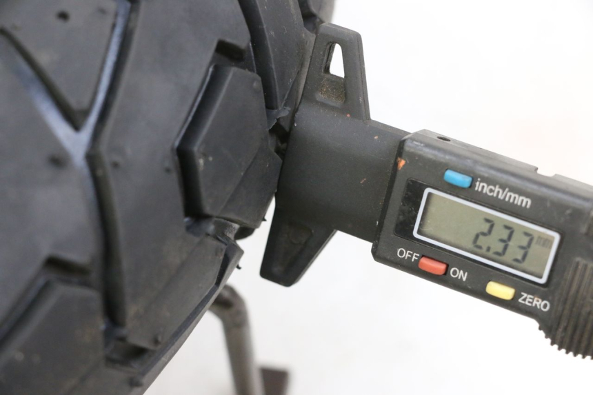 photo de HINTERRADFELGE UND REIFEN LONGJIA DIGITA 4T 50 (2019 - 2022) - Detailansicht des Bauteils