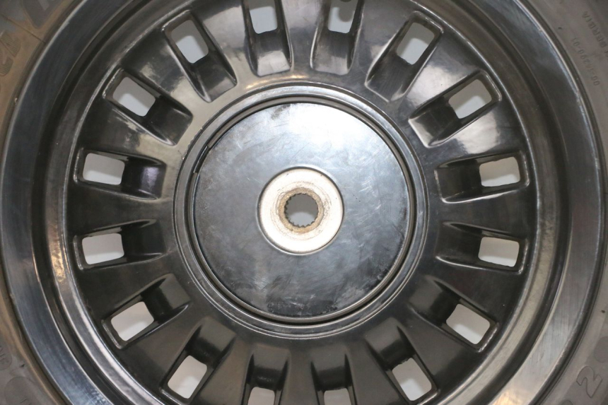 photo de HINTERRADFELGE UND REIFEN PEUGEOT DJANGO 4T 50 (2014 - 2019) - Fokus auf die Struktur