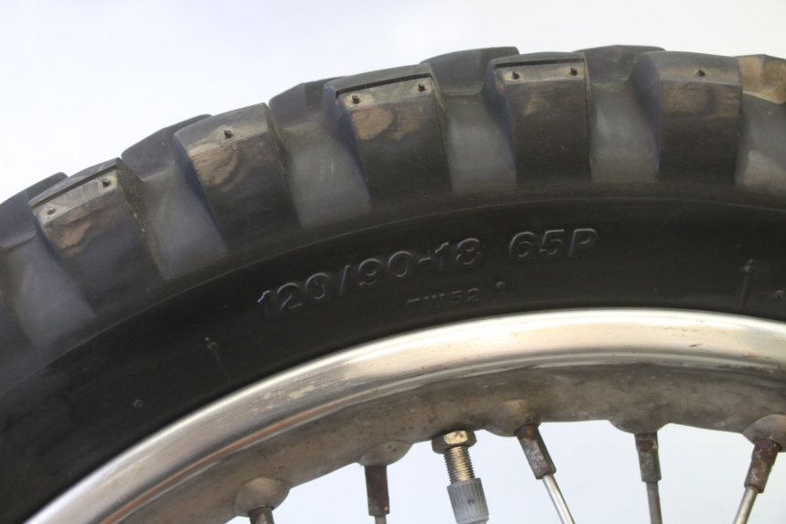photo de HINTERRADFELGE UND REIFEN APRILIA ETX 125 (1998 - 2002)