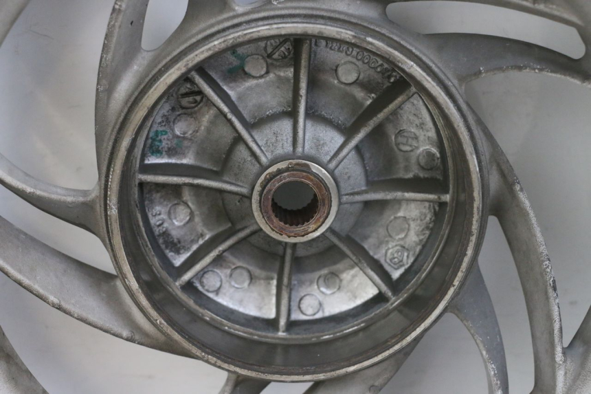 photo de HINTERRADFELGE UND REIFEN PIAGGIO FLY 4T 50 (2013 - 2017) - Zoom auf Komponenten