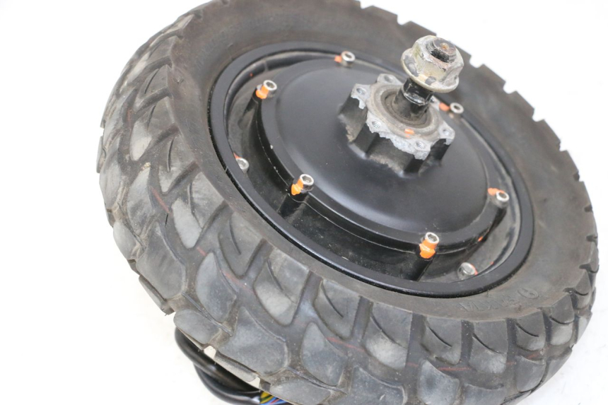 photo de HINTERRADFELGE UND REIFEN KUKIRIN G2 MASTER 1